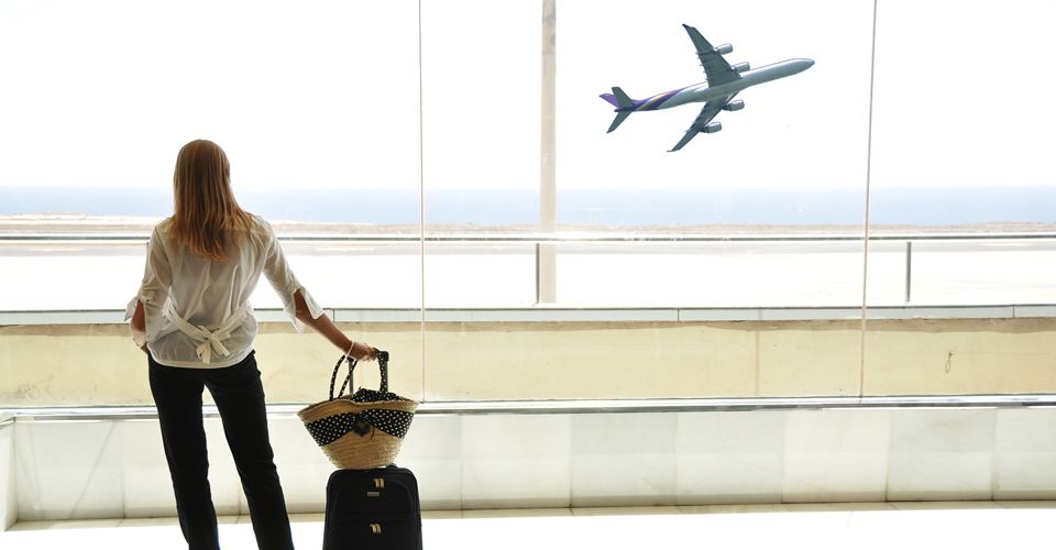 Living-abroad-girl-at-airport-resized